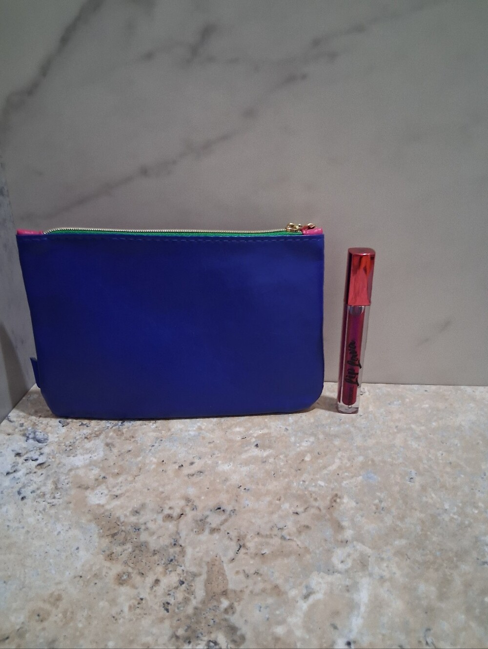COVERGIRL Lip Lava Gloss with Bright Pink/Blue Pouch - Picture 2 of 7